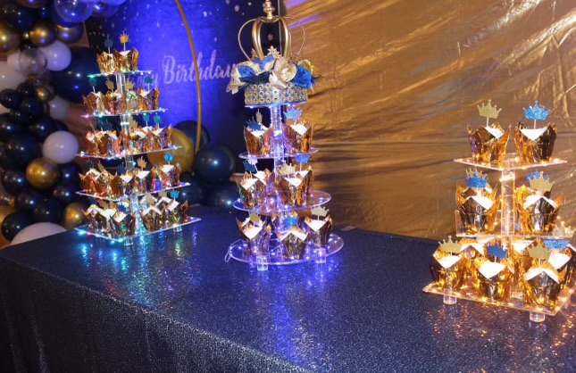 Gold dessert towers with crown